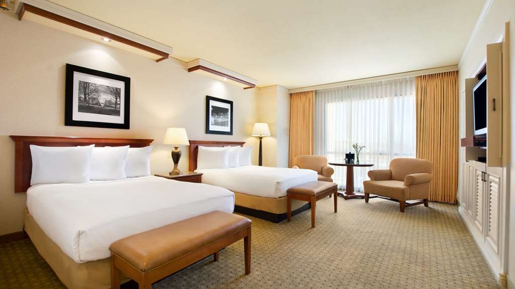 Harrahs N.Kc Casino Hotel North Kansas City Room photo