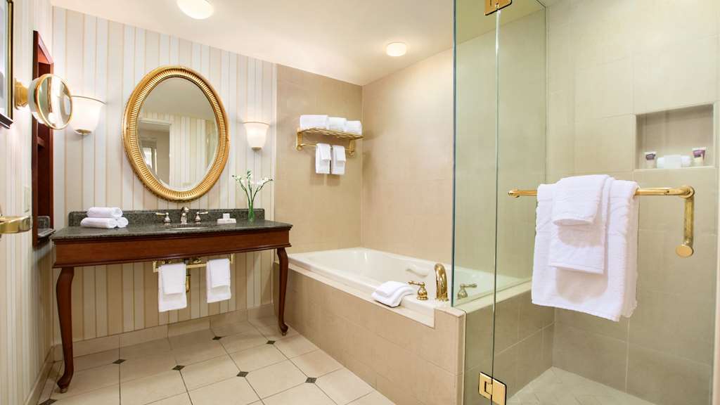 Harrahs N.Kc Casino Hotel North Kansas City Room photo