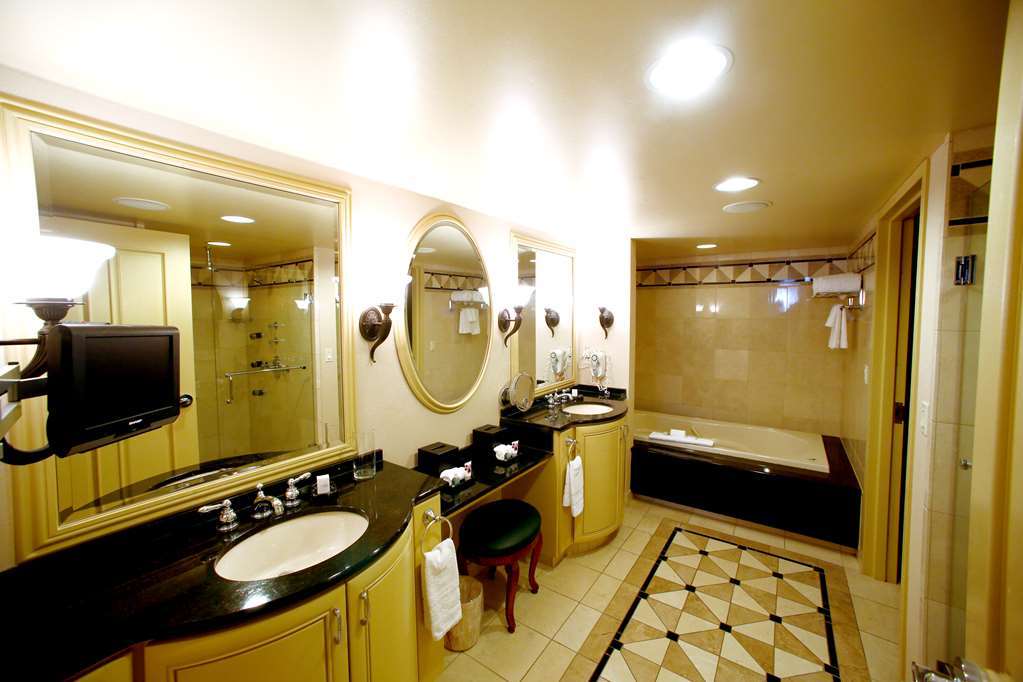 Harrahs N.Kc Casino Hotel North Kansas City Room photo